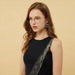 Cordons de lunettes : comment porter cet accessoire tendance de 2025 ?